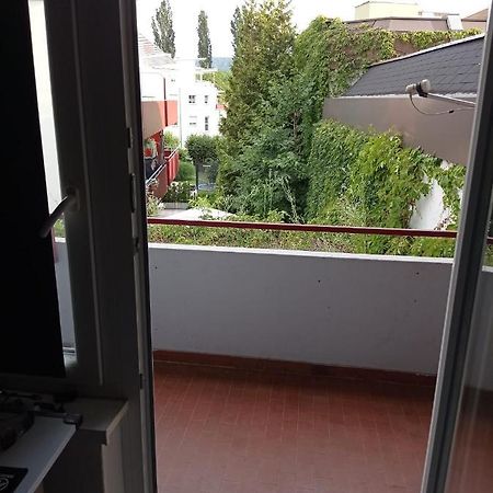Ferienwohnung Mit Balkon In Krumpendorf Bagian luar foto