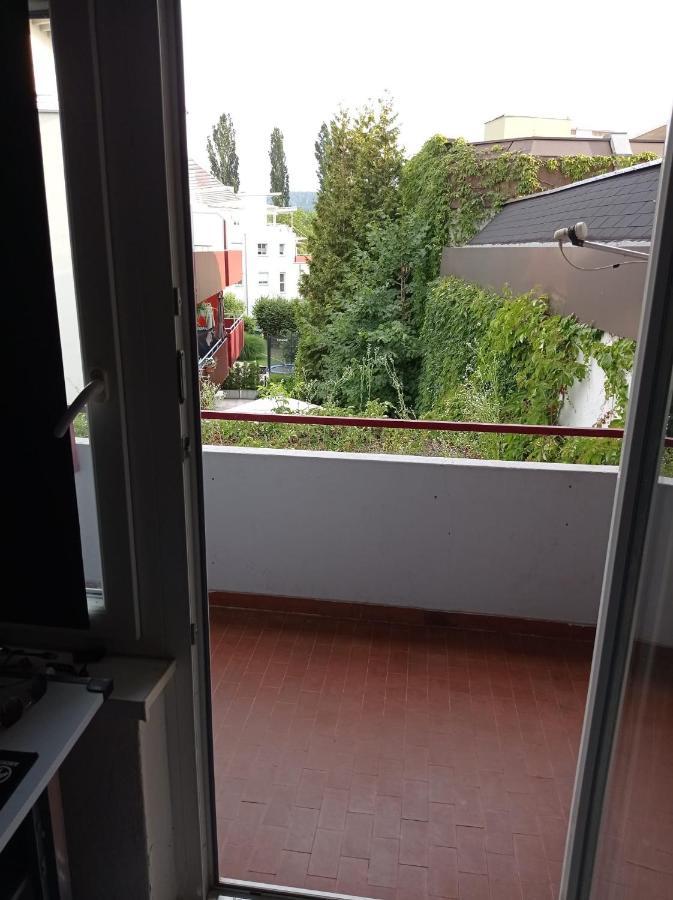 Ferienwohnung Mit Balkon In Krumpendorf Bagian luar foto