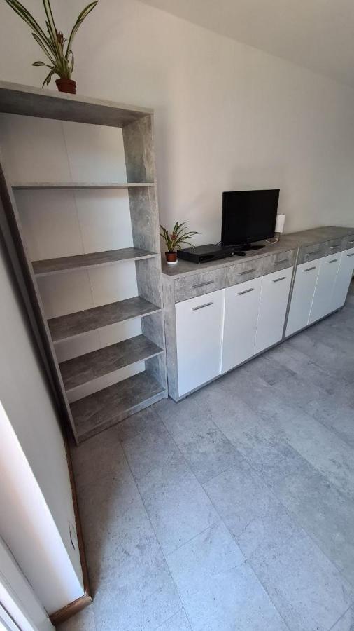 Ferienwohnung Mit Balkon In Krumpendorf Bagian luar foto