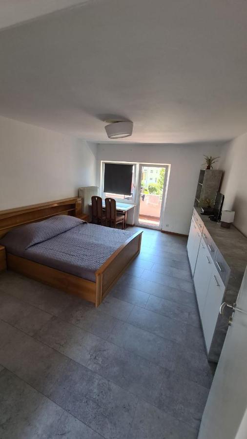 Ferienwohnung Mit Balkon In Krumpendorf Bagian luar foto