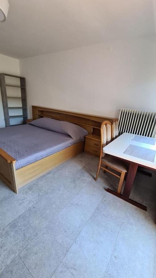 Ferienwohnung Mit Balkon In Krumpendorf Bagian luar foto
